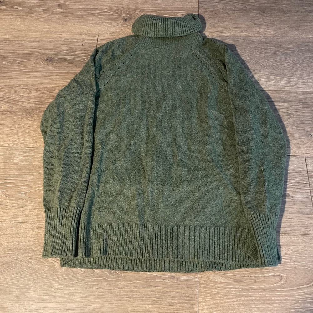 GREEN TURTLENECK BY GAP